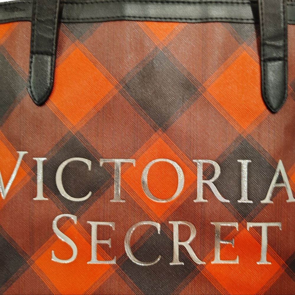 Victoria Secret vinyl tote bag red black buffalo plaid lined large checked EUC - Picture 4 of 4